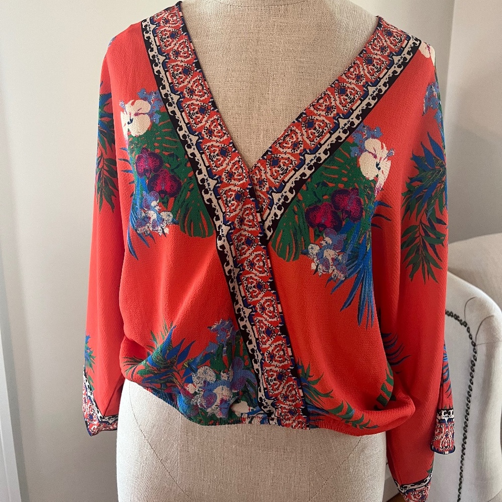 Gentle worn flying tomato long sleep top size M